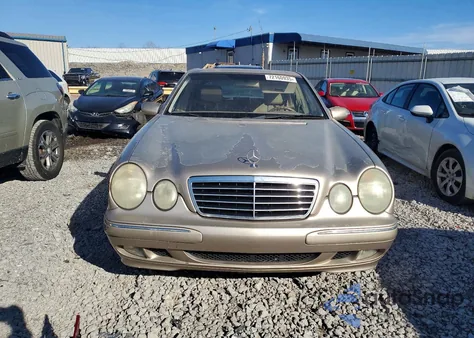 2000 Mercedes-Benz E 320 z USA, uszkodzony, nr VIN WDBJF65J0YA993897